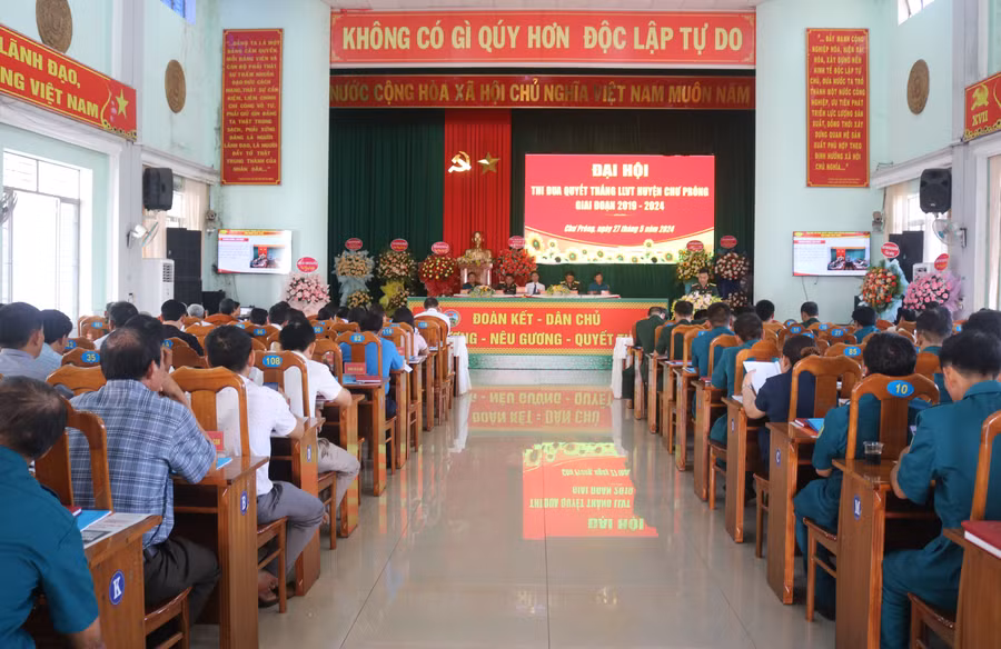 Quang cảnh Đại hội thi đua quyết thắng lực lượng vũ trang huyện Chư Prông. Ảnh: P.D