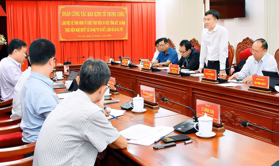Ông Nguyễn Tuấn Anh-Uỷ viên Ban Thường vụ Tỉnh ủy, Phó Chủ tịch UBND tỉnh phát biểu tại buổi làm việc. Ảnh: Đức Thụy