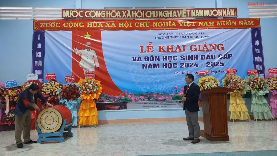 Phó Chủ tịch Thường trực HĐND tỉnh đánh trốn khai trường.Ảnh: Nguyễn Diệp