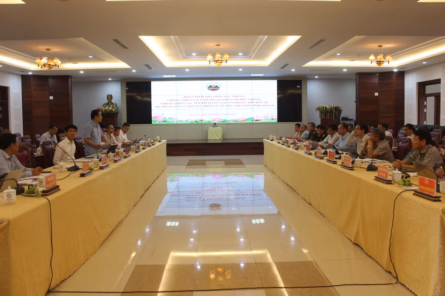Thứ trưởng Bộ thông tin và Truyền thông Phạm Đức Long phát biểu tại buổi làm việc.Ảnh: Nguyễn Diệp