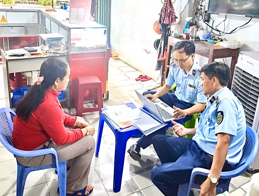 Đoàn kiểm tra làm việc tại doanh nghiệp. Ảnh: Đơn vị cung cấp Đoàn kiểm tra làm việc tại doanh nghiệp. Ảnh: Đơn vị cung cấp