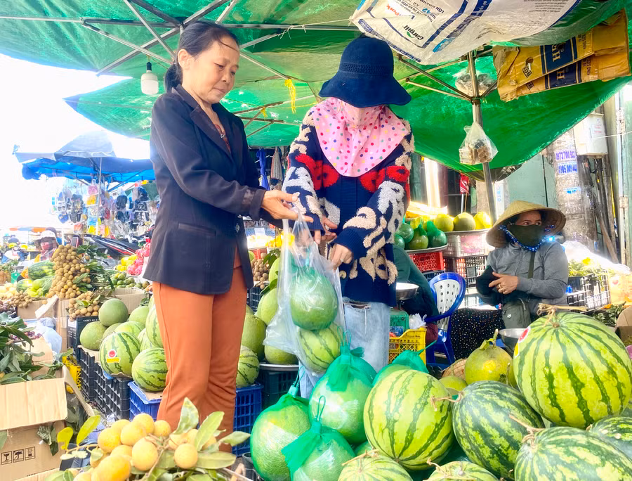 Nghỉ lễ 2-9, người dân thị xã An Khê mua sắm, tiêu dùng nhiều hơn. Ảnh: Ngọc Minh Nghỉ lễ 2-9, người dân thị xã An Khê mua sắm, tiêu dùng nhiều hơn. Ảnh: Ngọc Minh