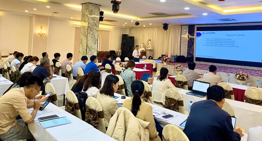Thông qua các lớp tập huấn về TMĐT, các doanh nghiệp được trang bị thêm nhiều kiến thức để ứng dụng vào thực tế kinh doanh của mình. Ảnh: V.T