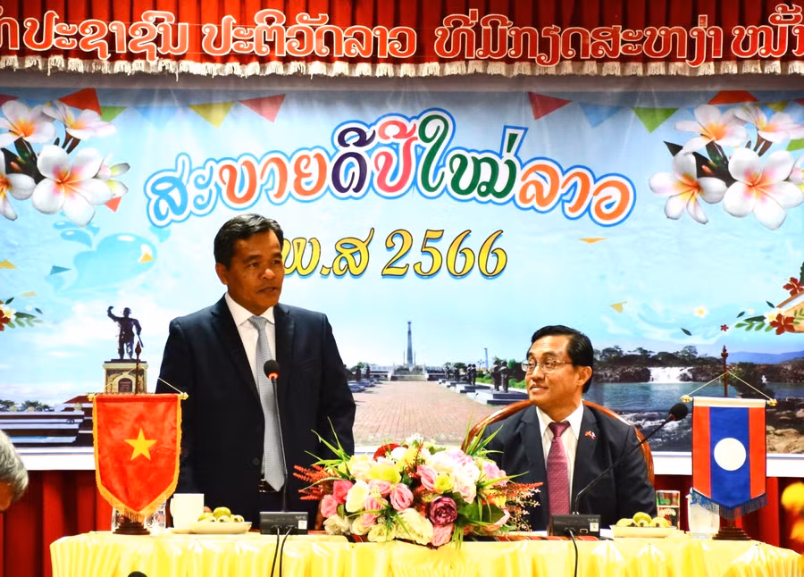 Thay mặt Đảng bộ, chính quyền và Nhân dân các dân tộc tỉnh Gia Lai, Bí thư Tỉnh ủy Hồ Văn Niên gửi lời chúc tốt đẹp đến tỉnh bạn nhân dịp năm mới, Tết cổ truyền Bun Pi May. Ảnh: Minh Nguyễn