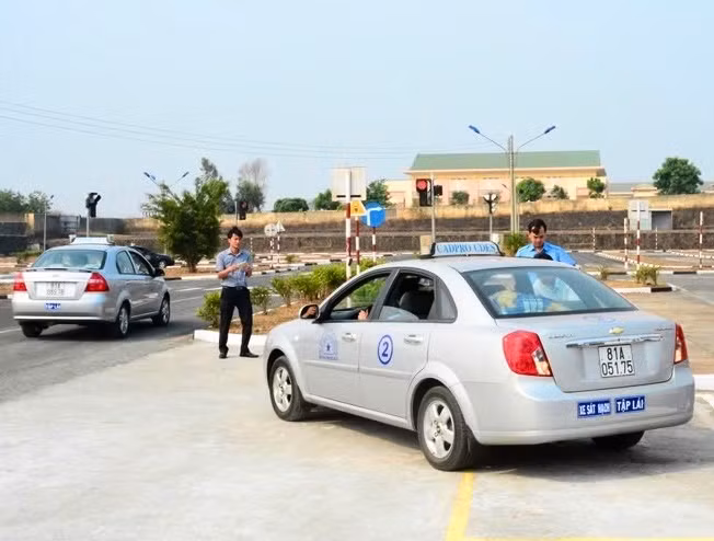 Từ ngày 1-1-2025 những người học, được cấp giấy phép lái xe hạng B1 theo Luật mới chỉ được điều khiển xe mô tô ba bánh và các loại xe quy định cho giấy phép lái xe hạng A1. Ảnh: Minh Phương