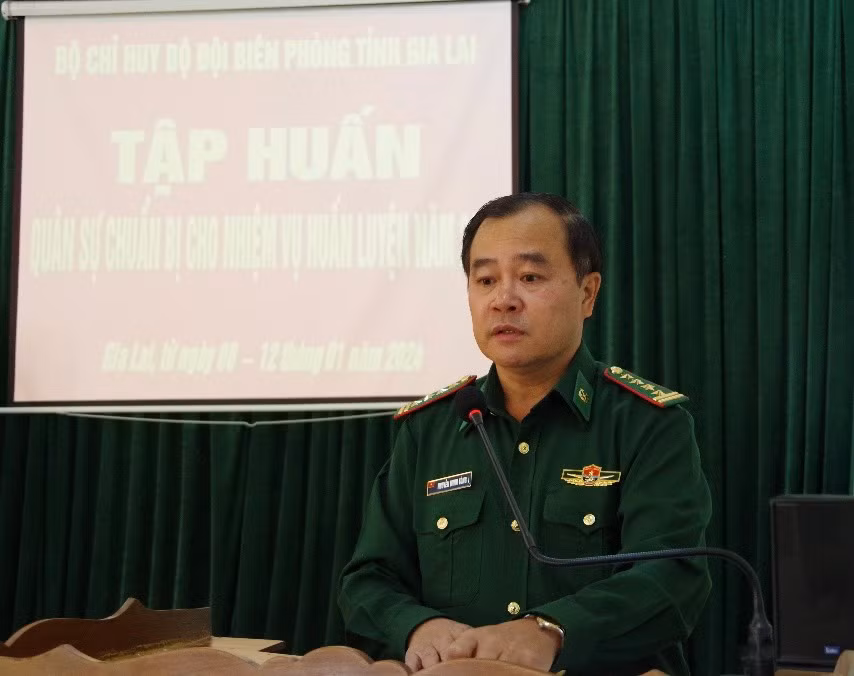 Đại tá Nguyễn Minh Tòng phát biểu tại hội nghị. Ảnh: K.Q