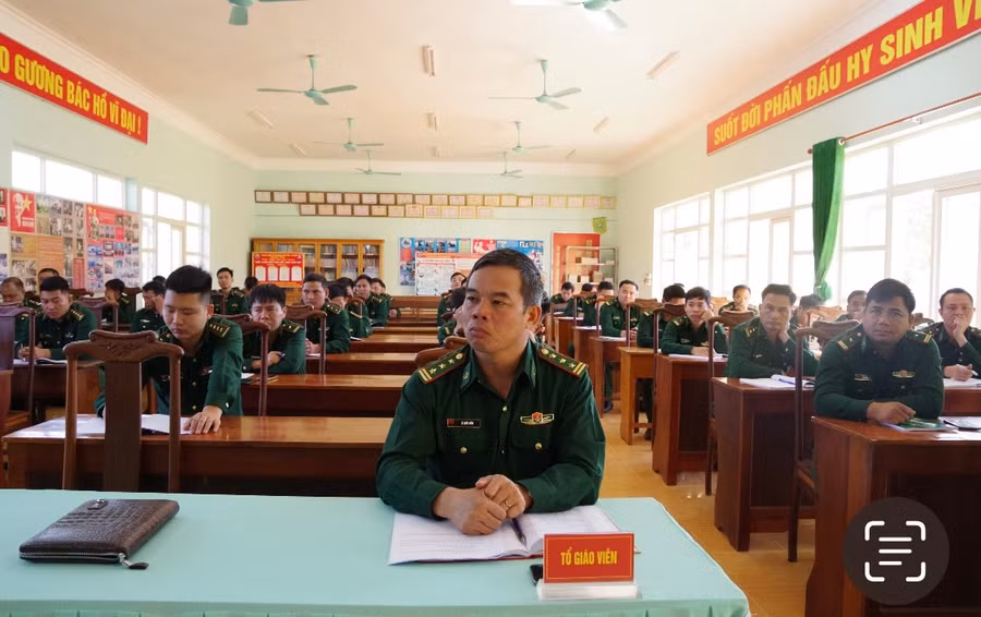 Lớp tập huấn có sự tham gia của 45 đồng chí là cán bộ các Đồn Biên phòng và Tiểu đoàn Huấn luyện-Cơ động. Ảnh: K.Q