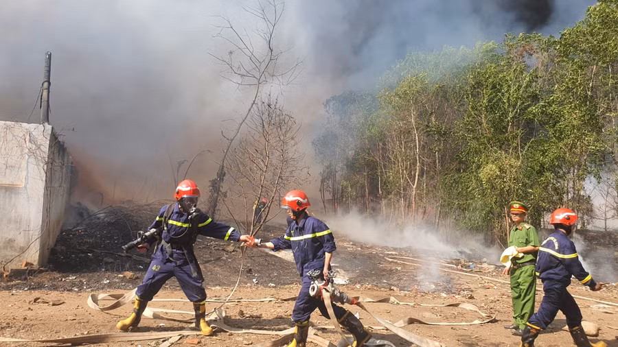 Vụ hỏa hoạn gây thiệt hại khoảng 7 tỷ đồng. Ảnh: N.T Vụ hỏa hoạn gây thiệt hại khoảng 7 tỷ đồng. Ảnh: N.T