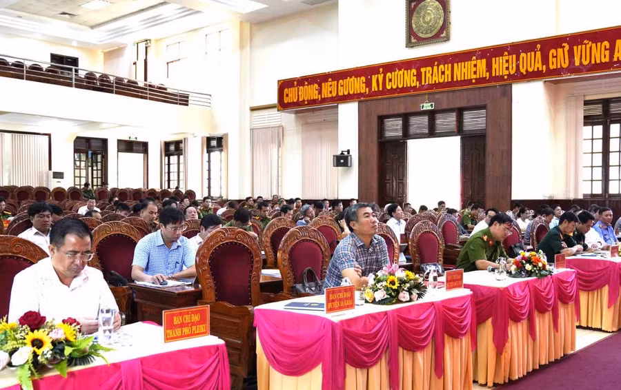Ban Chỉ đạo phòng chống tội phạm, tệ nạn xã hội và xây dựng phong trào toàn dân bảo vệ an ninh Tổ quốc tỉnh dự hội nghị sơ kết. Ảnh: T.D