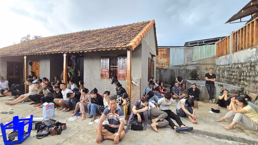 Công an TP. Pleiku bắt quả tang 41 đối tượng đánh bạc dưới hình thức xóc đĩa. Ảnh: N.T