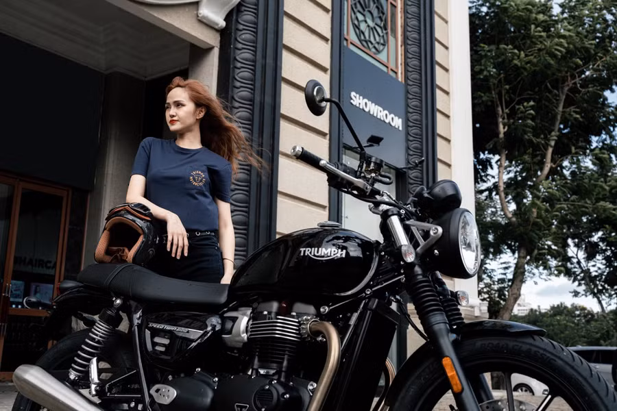 Triumph Speed Twin 900 là một mẫu xe máy hoàn hảo cho những ai yêu thích phong cách cổ điển nhưng không muốn từ bỏ các tiện ích hiện đại. (Nguồn: triumphsaigon.vn)