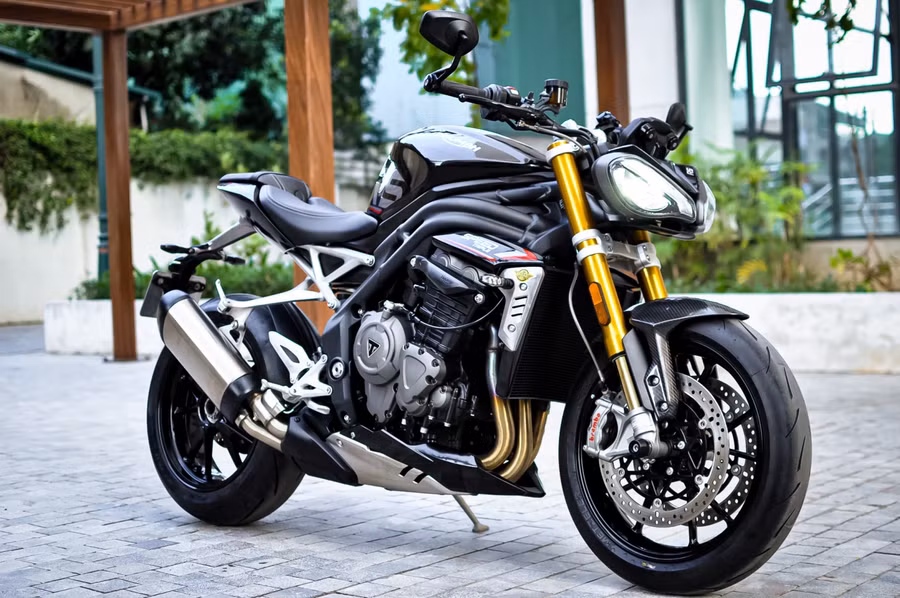 Speed Triple 1200 RS không chỉ nổi bật với động cơ và thiết kế mà còn được trang bị nhiều công nghệ hỗ trợ hiện đại. (Nguồn: triumphmotorcycles.com.vn)