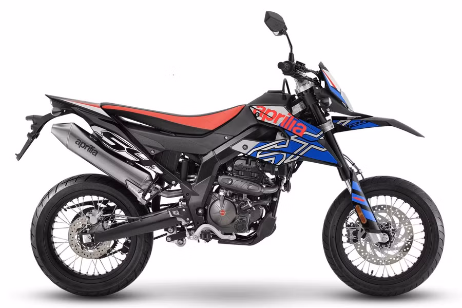 SX 125 nhìn từ góc ngang, có thể thấy được sự gọn nhẹ, thiết kế đặc trưng của một chiếc mô tô dã ngoại đường dài. (Nguồn: aprilia.com) SX 125 nhìn từ góc ngang, có thể thấy được sự gọn nhẹ, thiết kế đặc trưng của một chiếc mô tô dã ngoại đường dài. (Nguồn: aprilia.com)