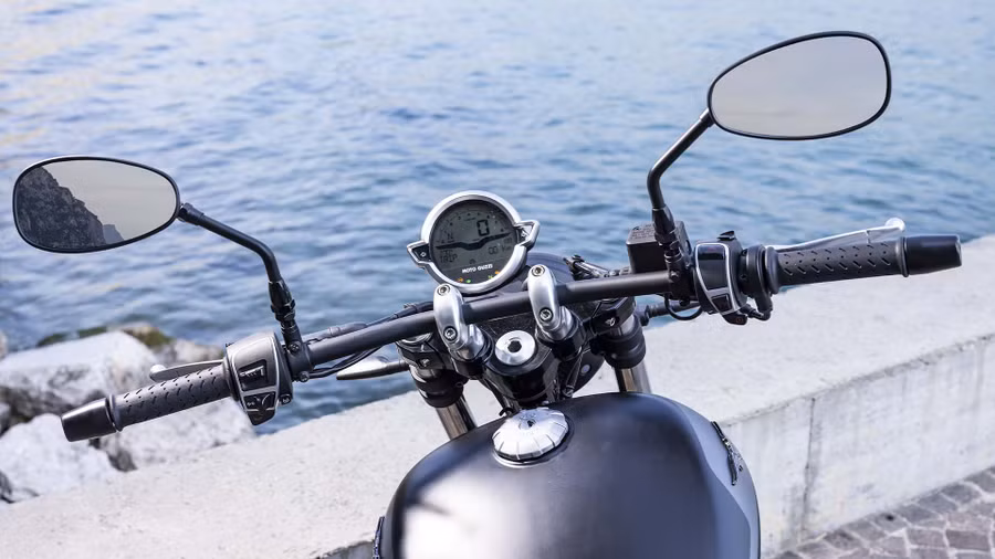 Động cơ V-twin ngang của Guzzi, giúp xe giữ được âm thanh ấm áp và rung động đặc trưng, đem lại cảm giác lái thực sự khác biệt so với các đối thủ. (Nguồn: motoguzzi.com)