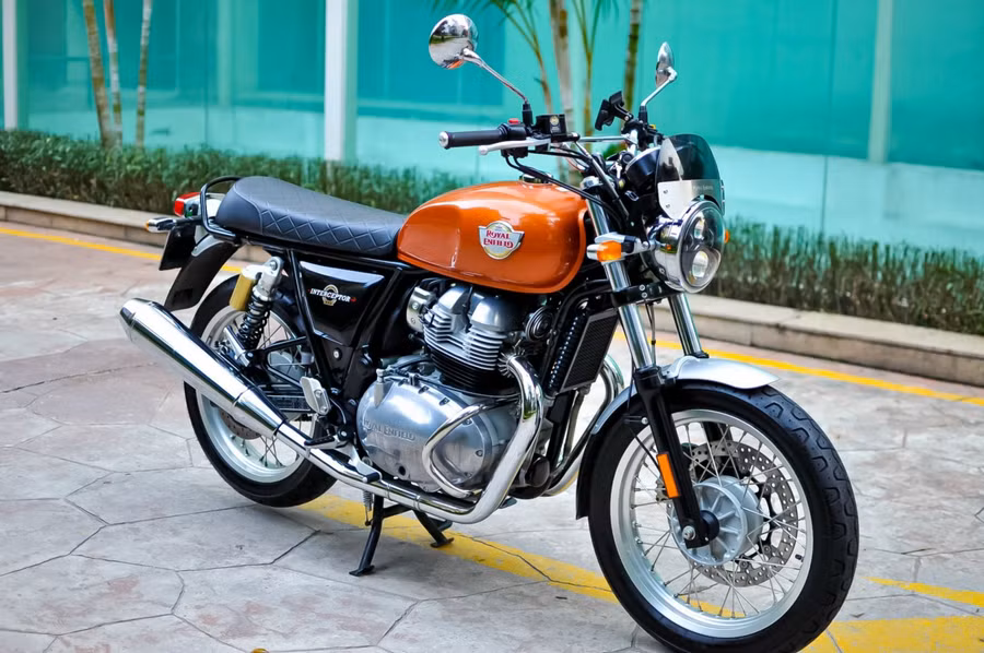 Không chỉ mang lại trải nghiệm lái tốt, Royal Enfield Interceptor 650 còn hấp dẫn bởi giá cả cạnh tranh so với các đối thủ cùng phân khúc. (Nguồn: royalenfieldhcm.vn)