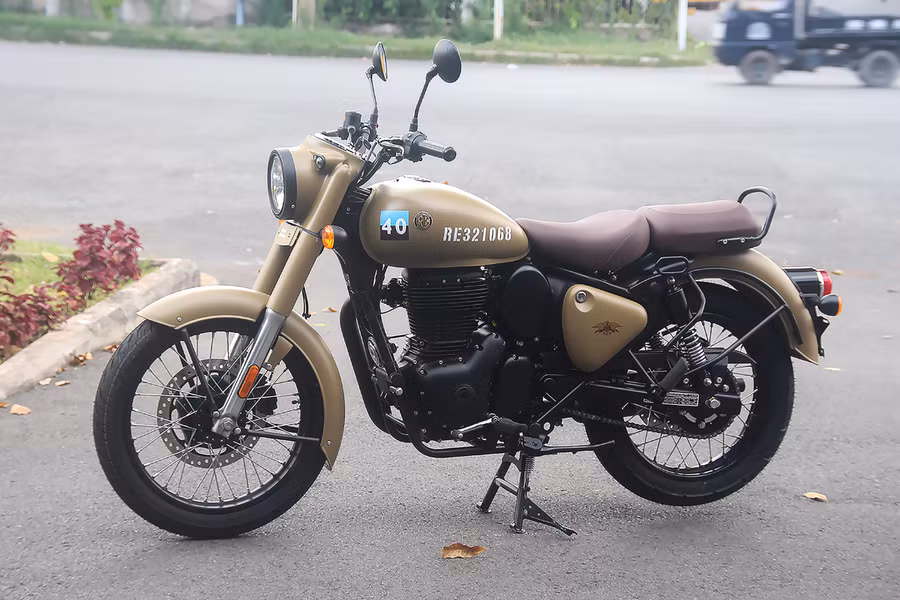 Classic 350 có thiết kế mang đậm màu sắc cổ điển và hoài niệm, kế thừa từ mẫu G2 Bullet từng được quân đội Anh sử dụng trong Thế chiến thứ hai. (Nguồn: royalenfield.com) Classic 350 có thiết kế mang đậm màu sắc cổ điển và hoài niệm, kế thừa từ mẫu G2 Bullet từng được quân đội Anh sử dụng trong Thế chiến thứ hai. (Nguồn: royalenfield.com)
