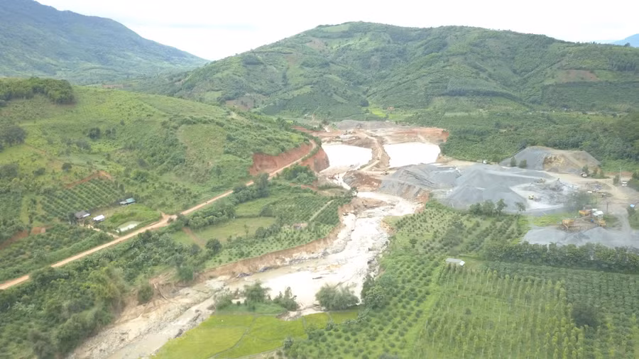 Khu vực khai thác khoáng sản của Công ty cổ phần đá Mang Yang Trang Đức. Ảnh: T.D