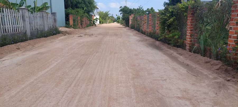 Huyện Phú Thiện đầu tư hơn 900 triệu đồng sửa chữa đường tổ 12, thị trấn Phú Thiện. Ảnh: T.D