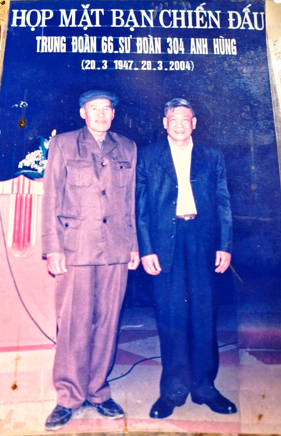 Bức ảnh ông Quý chụp cùng cố Tổng Bí thư Lê Khả Phiêu được ông nâng niu cẩn thận. Ảnh: Vĩnh Hoàng Bức ảnh ông Quý chụp cùng cố Tổng Bí thư Lê Khả Phiêu được ông nâng niu cẩn thận. Ảnh: Vĩnh Hoàng