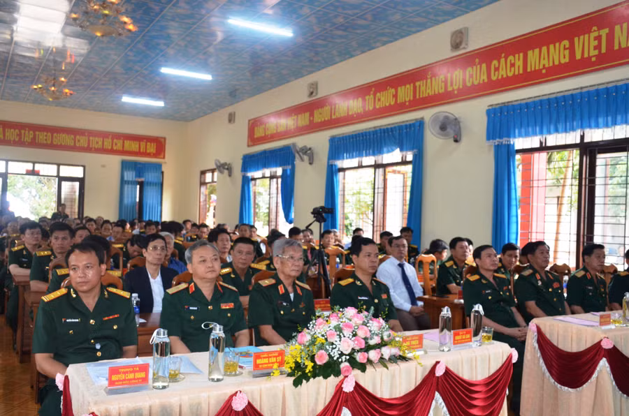 Các đại biểu tham dự buổi lễ. Ảnh: Vĩnh Hoàng Các đại biểu tham dự buổi lễ. Ảnh: Vĩnh Hoàng