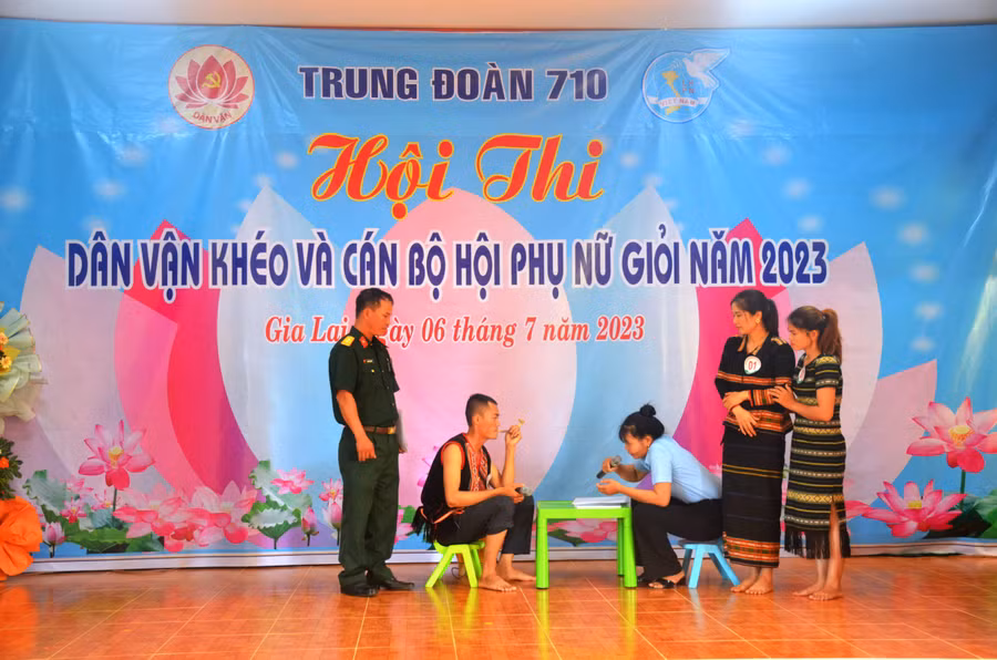 Một tiết mục tham gia hội thi được sân khấu hóa. Ảnh: Vĩnh Hoàng Một tiết mục tham gia hội thi được sân khấu hóa. Ảnh: Vĩnh Hoàng