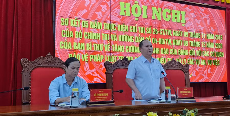 Phó Bí thư Tỉnh ủy Rah Lan Chung phát biểu bế mạc hội nghị sơ kết 5 năm thực hiện Chỉ thị 26 và Hướng dẫn 04. Ảnh: Vĩnh Hoàng
