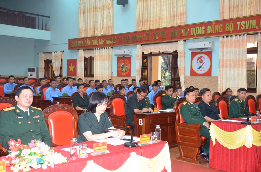 Các đại biểu tham dự buổi lễ xuất quân. Ảnh: Vĩnh Hoàng