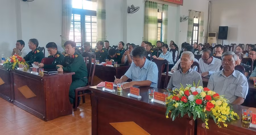 Các đại biểu dự buổi khai mạc lớp học tiếng Jrai. Ảnh: Vĩnh Hoàng Các đại biểu dự buổi khai mạc lớp học tiếng Jrai. Ảnh: Vĩnh Hoàng
