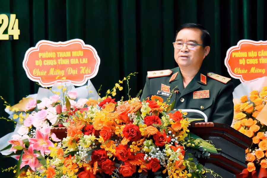 Trung tướng Trịnh Đình Thạch phát biểu chỉ đạo tại Đại hội thi đua quyết thắng lực lượng vũ trang tỉnh. Ảnh: Đức Thụy