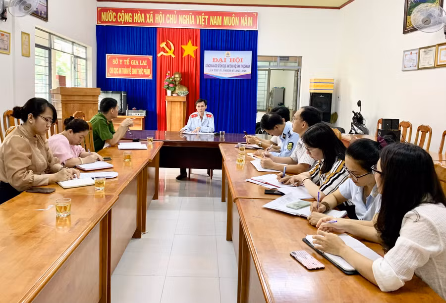 Quang cảnh cuộc họp. Ảnh: Như Nguyện