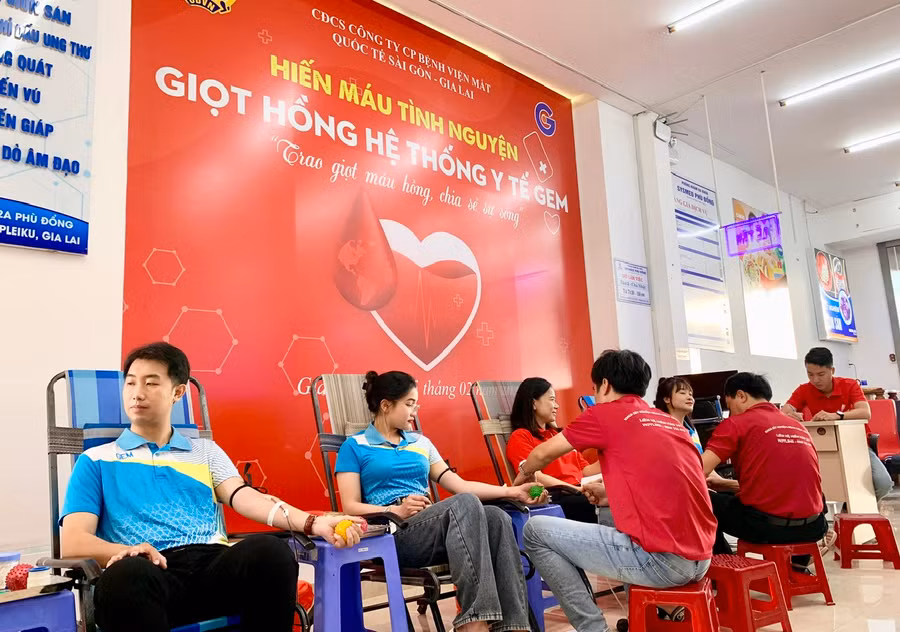 Chương trình Hiến máu tình nguyện Giọt hồng hệ thống y tế GEM thu về 46 đơn vị máu an toàn. Ảnh: Như Nguyện Chương trình Hiến máu tình nguyện Giọt hồng hệ thống y tế GEM thu về 46 đơn vị máu an toàn. Ảnh: Như Nguyện