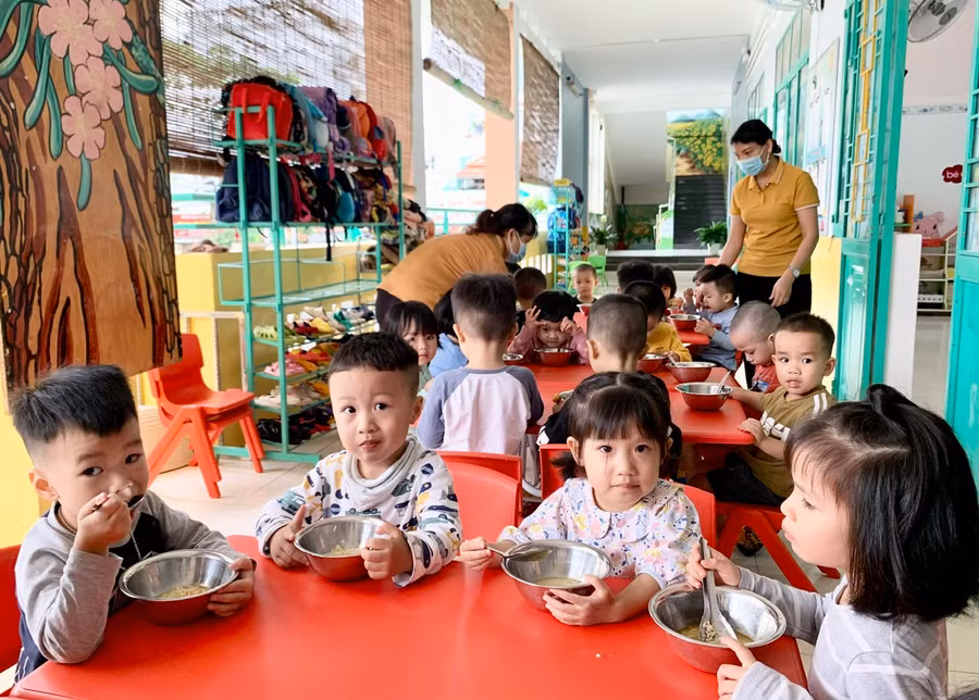 Đối tượng có nguy cơ mắc bệnh tay chân miệng cao nhất là trẻ em dưới 5 tuổi. Vì vậy, các trường học cần tăng cường thực hiện các biện pháp phòng-chống bệnh tay chân miệng. Ảnh: Như Nguyện