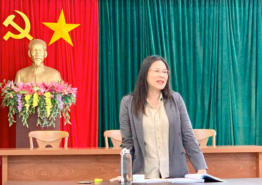 Bà Võ Thị Bảo Ngân-Phó Trưởng ban Văn hóa-Xã hội HĐND tỉnh, Tổ phó tổ giám sát phát biểu tại buổi giám sát. Ảnh: Như Nguyện
