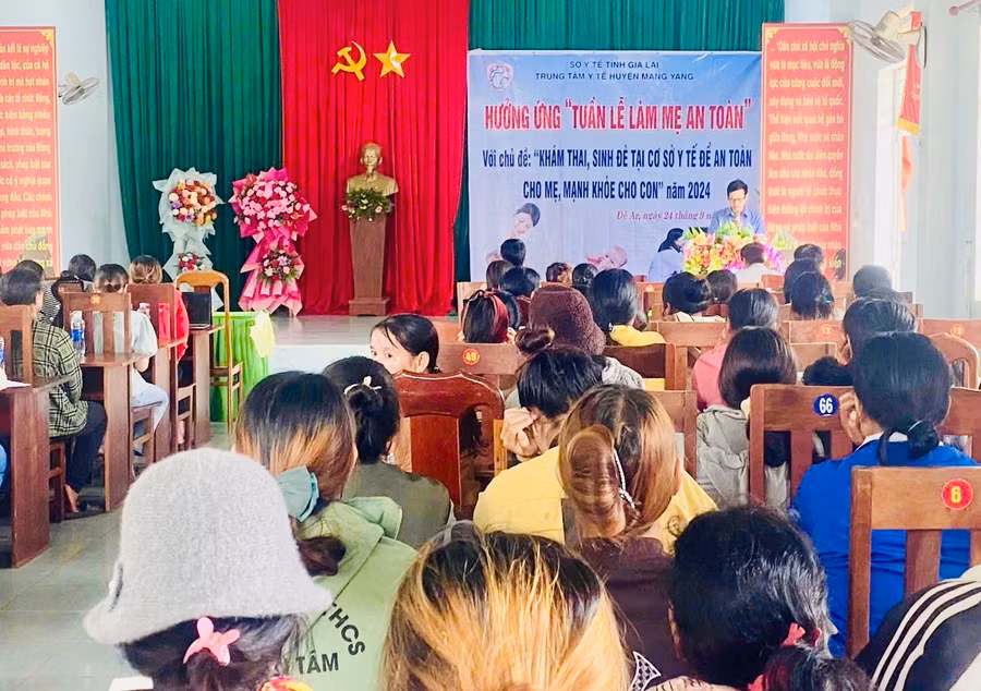 Sáng 24-9, tại xã Đê Ar, huyện Mang Yang, tỉnh Gia Lai, Trung tâm Y tế huyện Mang Yang tổ chức mít tinh hưởng ứng ''Tuần lễ Làm mẹ an toàn'' năm 2024. Ảnh: Như Nguyện