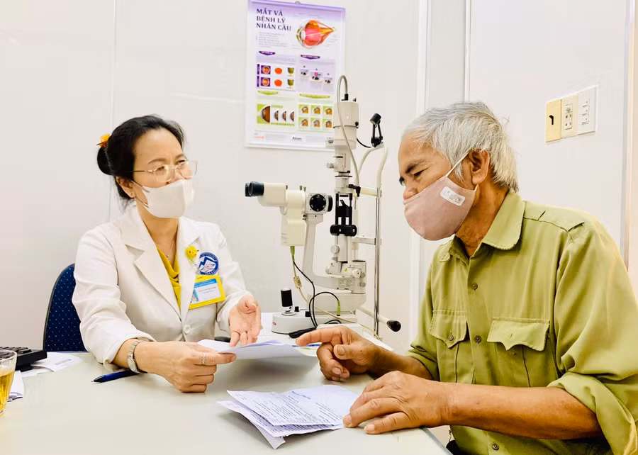 Việc kê đơn thuốc điện tử tại Trung tâm Y tế TP. Pleiku góp phần nâng cao chất lượng khám chữa bệnh, mang đến sự tiện lợi cho các y, bác sĩ và sự hài lòng cho người bệnh. Ảnh: Như Nguyện