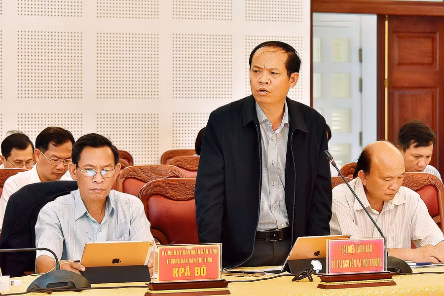 Phó Giám đốc Sở Tài nguyên và Môi trường Lương Thanh Bình nêu giải pháp khắc phục tình trạng thiếu đất san lấp. Ảnh: Đức Thụy
