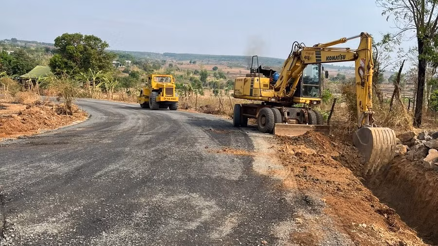 Đường liên xã Ia Blứ đã đạt 90% khối lượng thực hiện. Ảnh: Quang Tấn