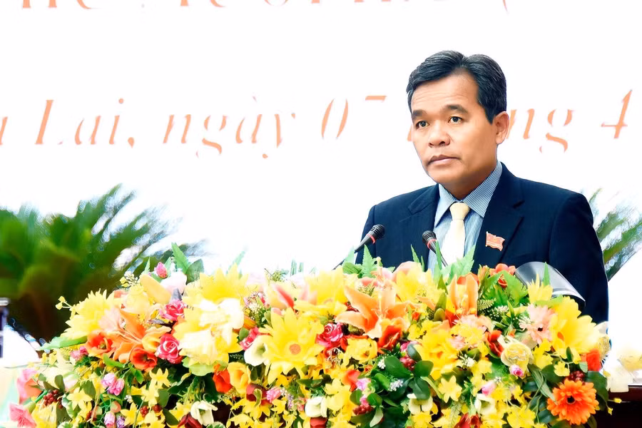 Bí thư Tỉnh ủy, Chủ tịch HĐND tỉnh Hồ Văn Niên phát biểu tại kỳ họp. Ảnh: Đức Thụy