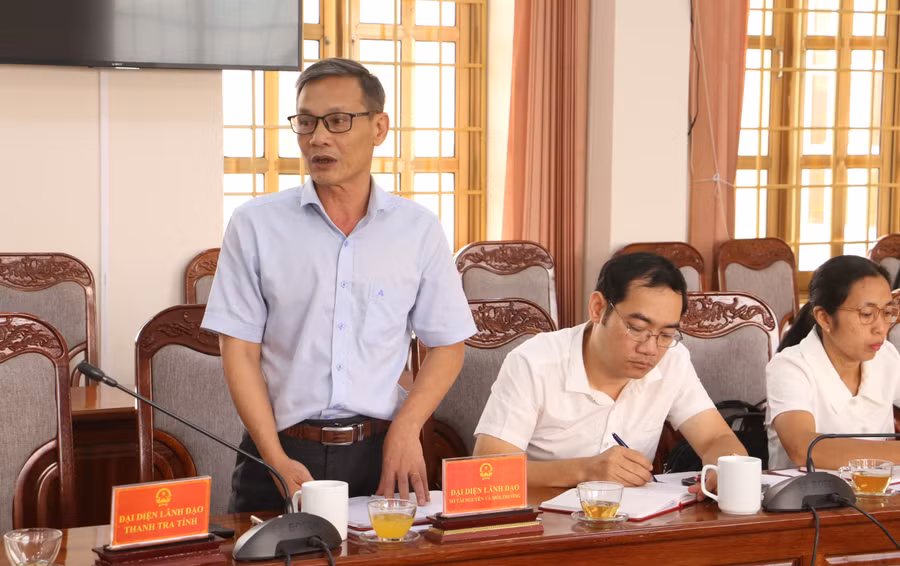 Ông Lê Xuân Khanh-Phó Giám đốc Văn phòng Đăng ký đất đai tỉnh Gia Lai phát biểu tại buổi làm việc. Ảnh: Quang Tấn