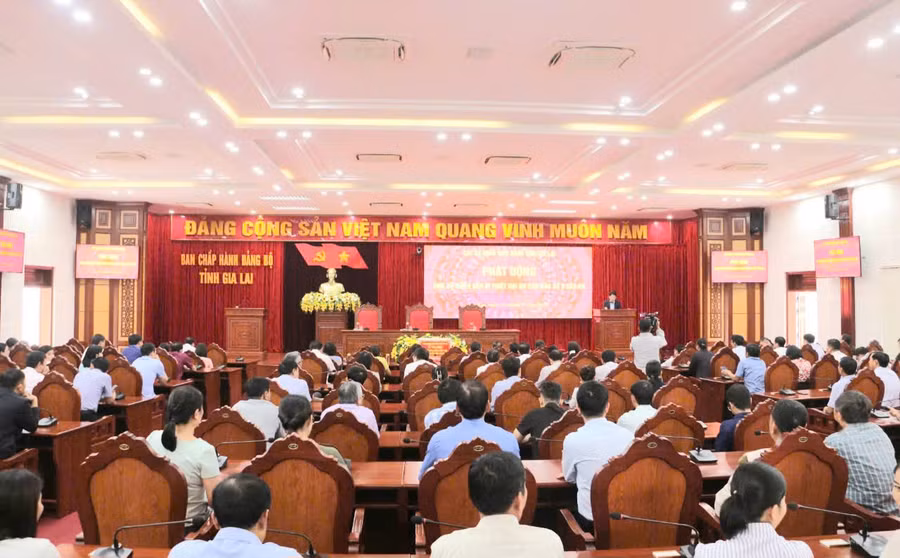 Quang cảnh buổi phát động ủng hộ đồng bào bị thiệt hại do bão số 3 gây ra. Ảnh: Quang Tấn