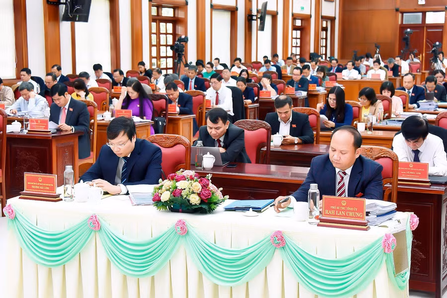 Các đại biểu tham dự kỳ họp thứ 13 HĐND tỉnh khóa XII. Ảnh: Đức Thụy