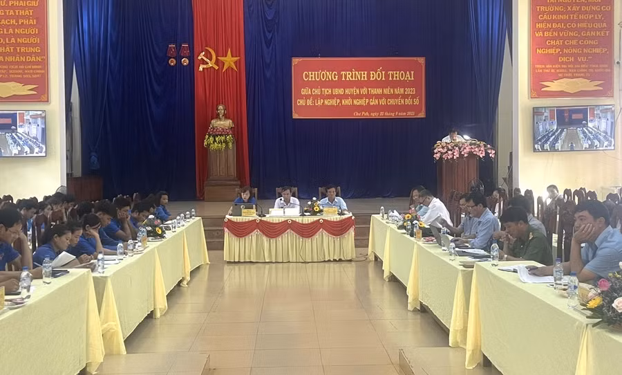Quang cảnh buổi đối thoại. Ảnh: Hà Chi