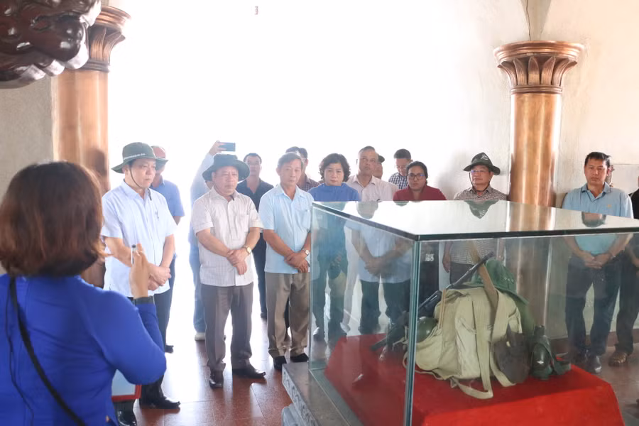 Nơi đây được coi là nghĩa trang không nấm mồ, là ngôi mộ chung của những người lính Thành cổ đã ngã xuống vì quê hương, vì sự hòa bình, thống nhất đất nước. Ảnh: Quang Tấn