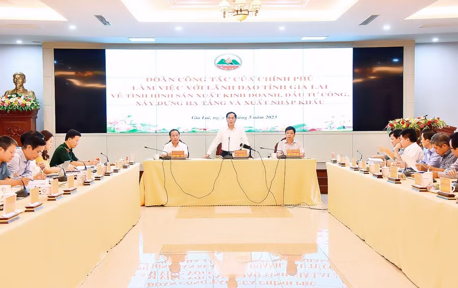 Bộ trưởng Bộ Ngoại giao Bùi Thanh Sơn phát biểu chỉ đạo tại buổi làm việc. Ảnh: Đức Thụy
