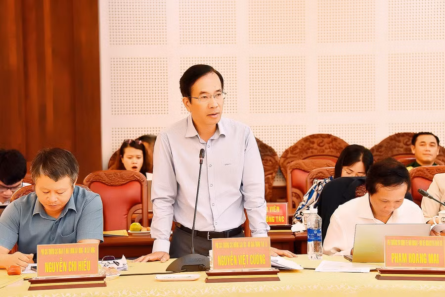 Phó cục trưởng Cục Đường cao tốc, Bộ Giao thông-Vận tải Nguyễn Việt Cường nêu nguyên nhân dẫn đến tiến độ thi công dự án nâng cấp quốc lộ 19 chậm. Ảnh: Đức Thụy
