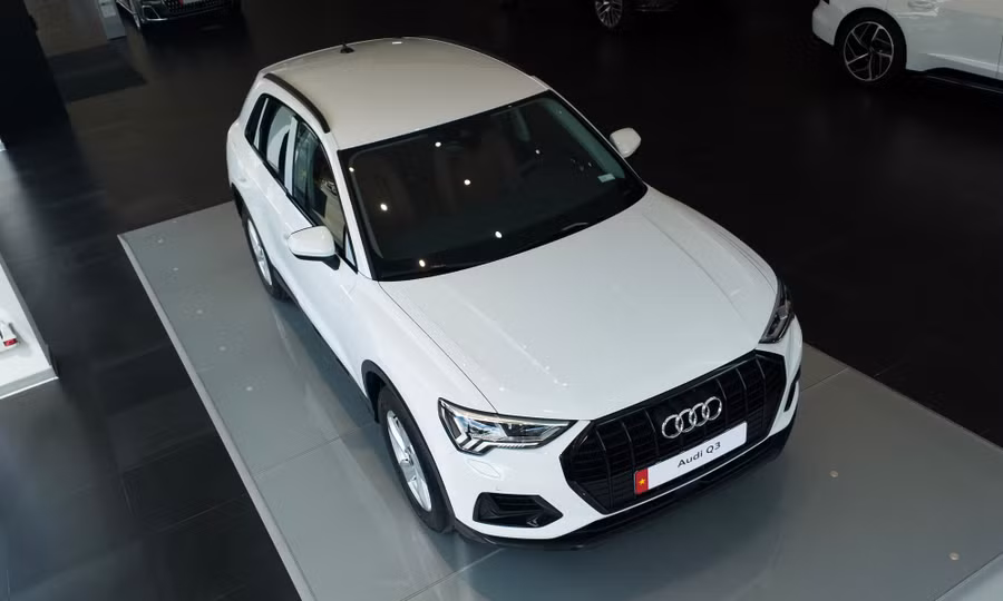 Các chi tiết được sơn đen bóng bao gồm viền lưới tản nhiệt, viền hốc gió, viền hốc bánh xe, viền kính hông... thay vì màu bạc như trước đây. Ảnh: ST
