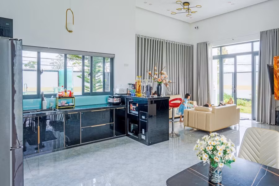 Căn bếp có cửa số lớn tại phường Yên Thế, TP. Pleiku. Ảnh: Hữu Anh Căn bếp có cửa số lớn tại phường Yên Thế, TP. Pleiku. Ảnh: Hữu Anh