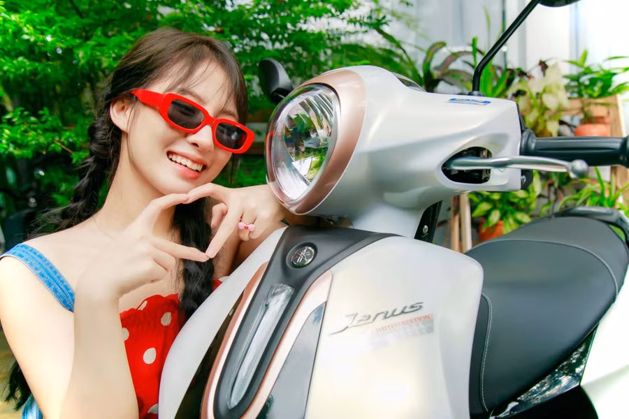Janus phiên bản giới hạn màu trắng hồng. (Nguồn: Yamaha)