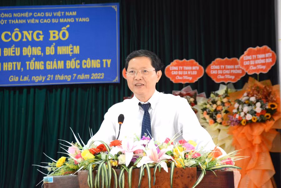 Ông Hà Văn Khương-Phó Bí thư Thường trực Đảng ủy Tập đoàn Công nghiệp Cao su Việt Nam phát biểu tại hội nghị. Ảnh: Hồng Thương