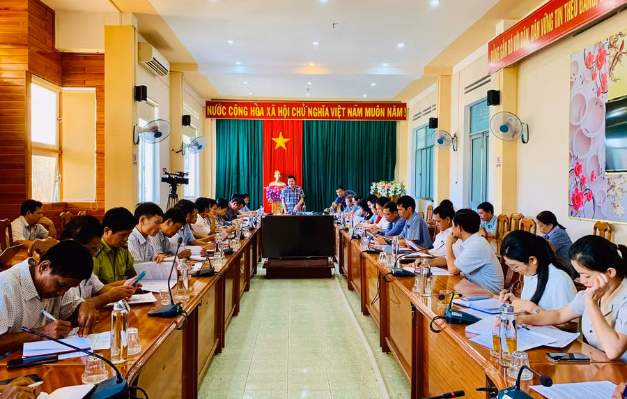 Quang cảnh buổi làm việc. Ảnh: Hồng Thương